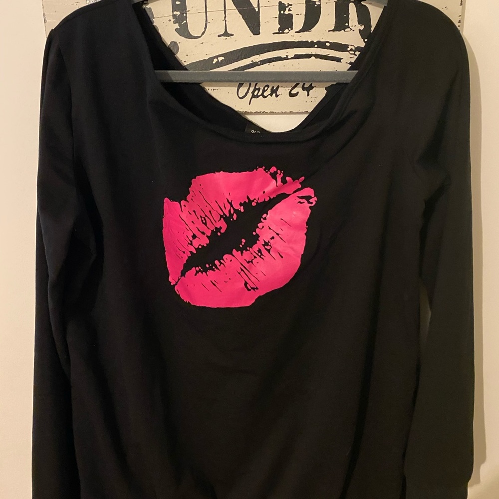 Women’s magic black kiss smooch sweater